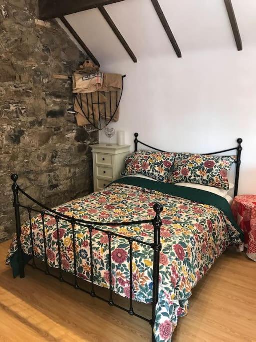 Stone Wall Cottage Castlewellan Exterior photo